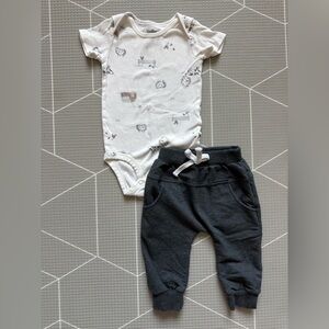Carters|Baby boy Neutral Farm Animal Print Bodysuit & Charcoal Joggers Set•boho